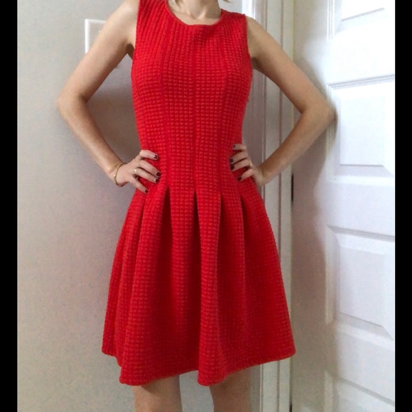 H&M fit and flare textured dress - Picture 5 of 8